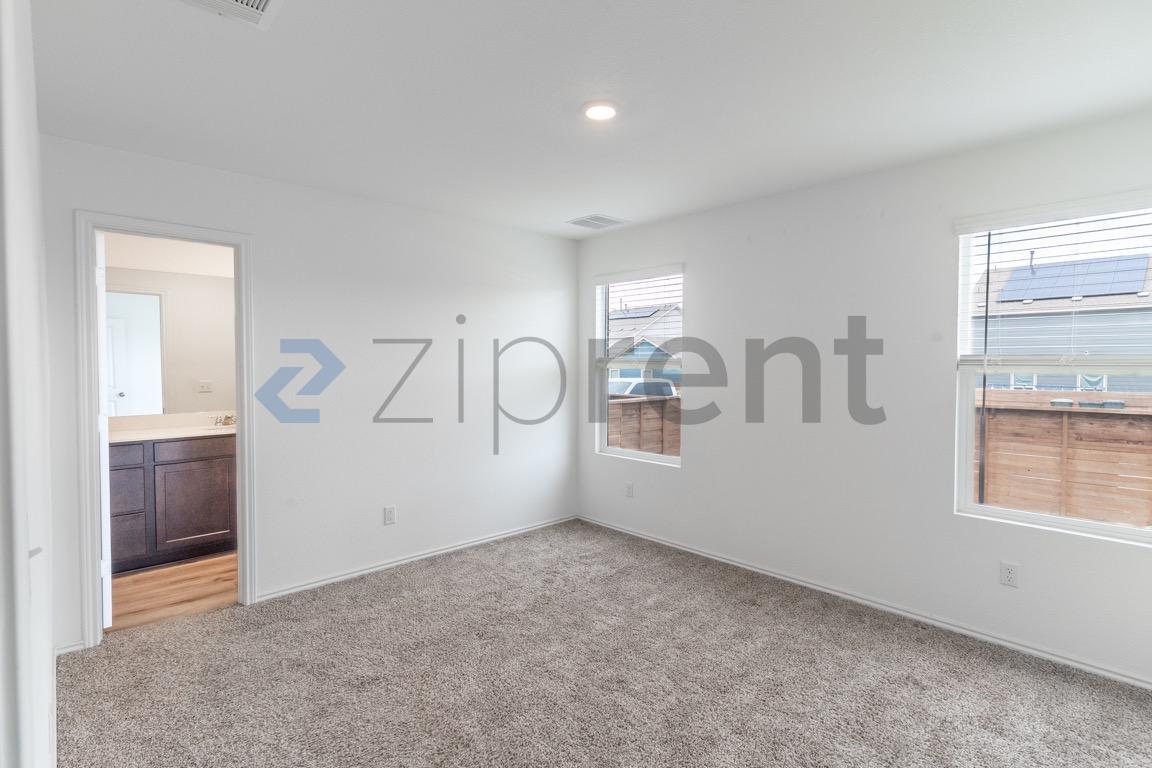 Building Photo - Unit