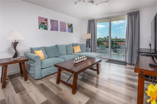 Building Photo - 8888 Collins Ave