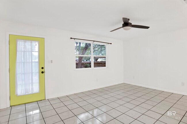 Building Photo - 208 E 22nd Ave