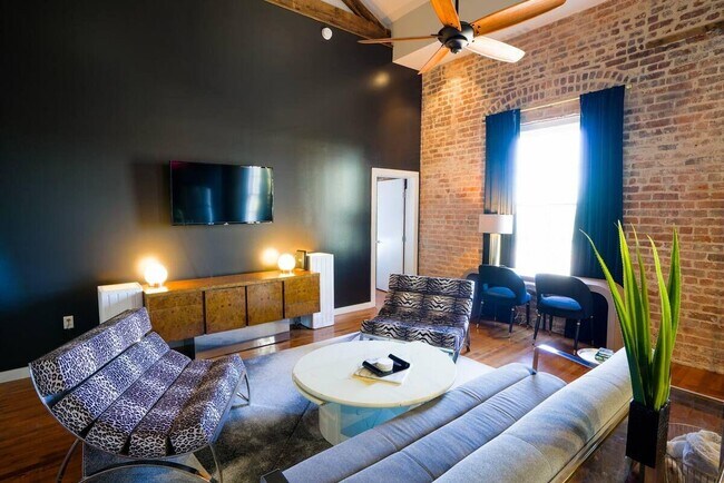 Building Photo - 709 Jackson