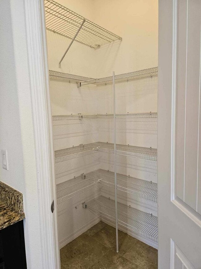 Building Photo - BEAUTIFUL 4 BEDROOM 3 BATH HOME IN THE BEA...