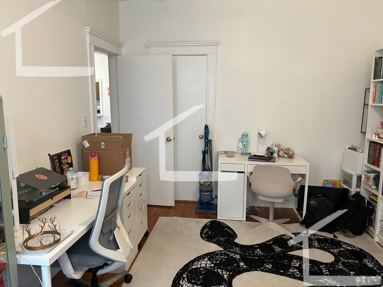 Building Photo - 229 Kelton St