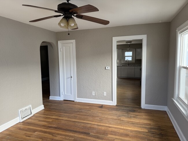 Building Photo - 1223 Campbell Ave