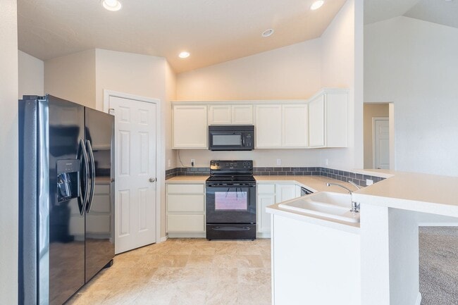 Building Photo - 3 bed 2 bath home