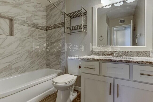 Building Photo - 1527 W Huntington Dr