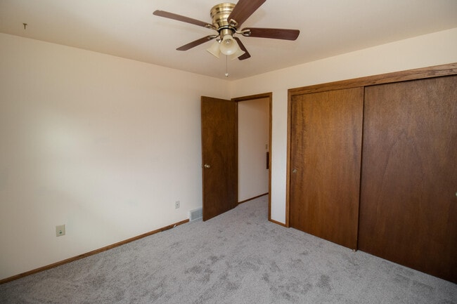 Building Photo - 1055 S Imperial Dr