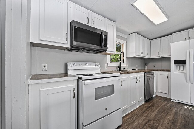 Building Photo - 2122 Koster Rd