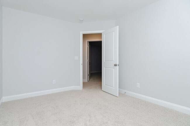 Building Photo - 1575 Grey Cliff Run