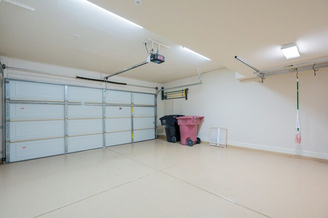 Building Photo - PRIVATE POOL - 2 BEDROOMS PLUS DEN
