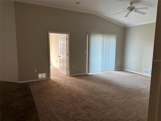 Building Photo - 10105 Courtney Oaks Cir