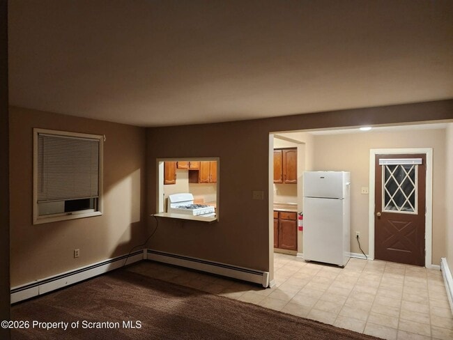 Building Photo - 16 Watkins St