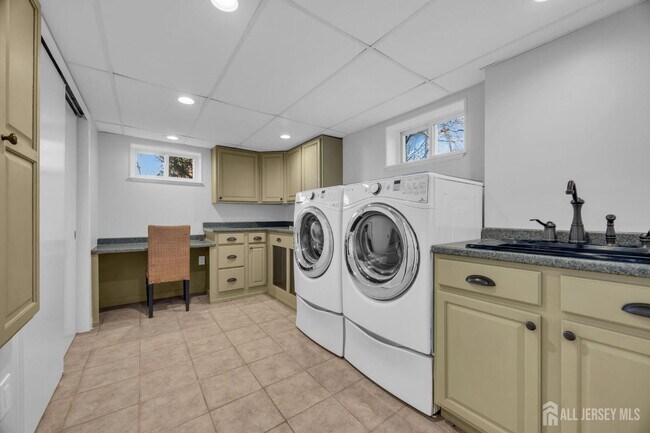 Building Photo - 1430 Kearney Dr