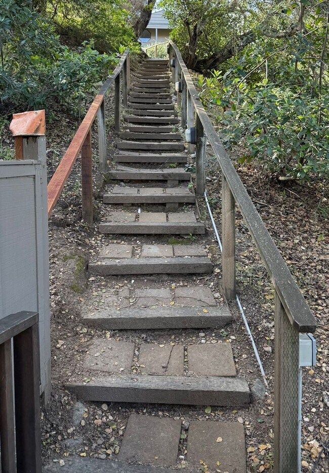 Building Photo - Available Now – Beautiful Carmel Valley Home in Carmel School District