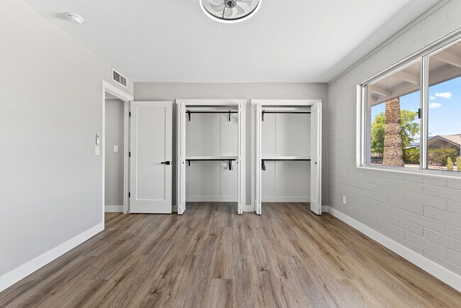 Building Photo - 10423 W Monterosa Dr