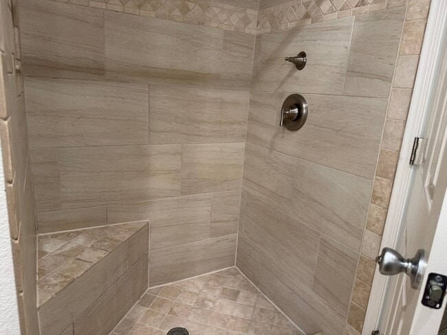 Building Photo - Gorgeous 2 bedroom 2 bath duplex in the trees