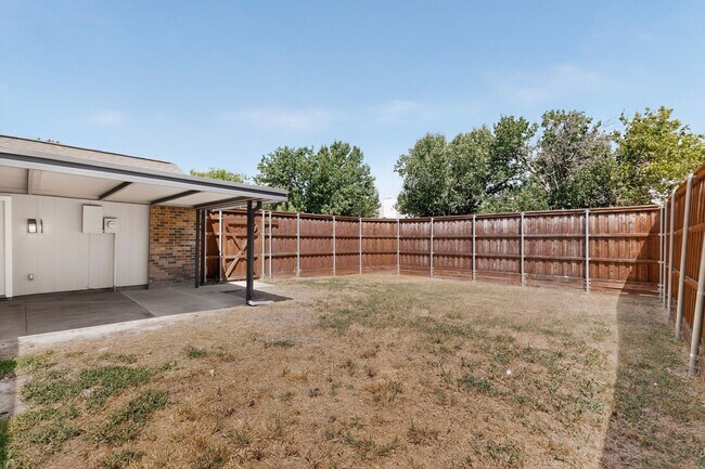 Building Photo - 4420 Seville Ln