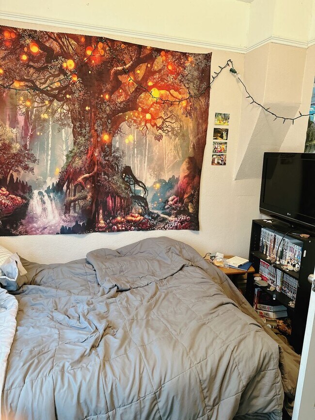 Building Photo - PRELEASE: 4bd/2ba next to Aslan Brewing Downtown