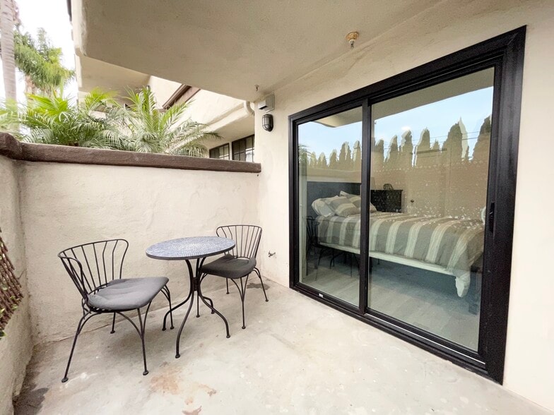 Building Photo - 3830 Avenida Del Presidente