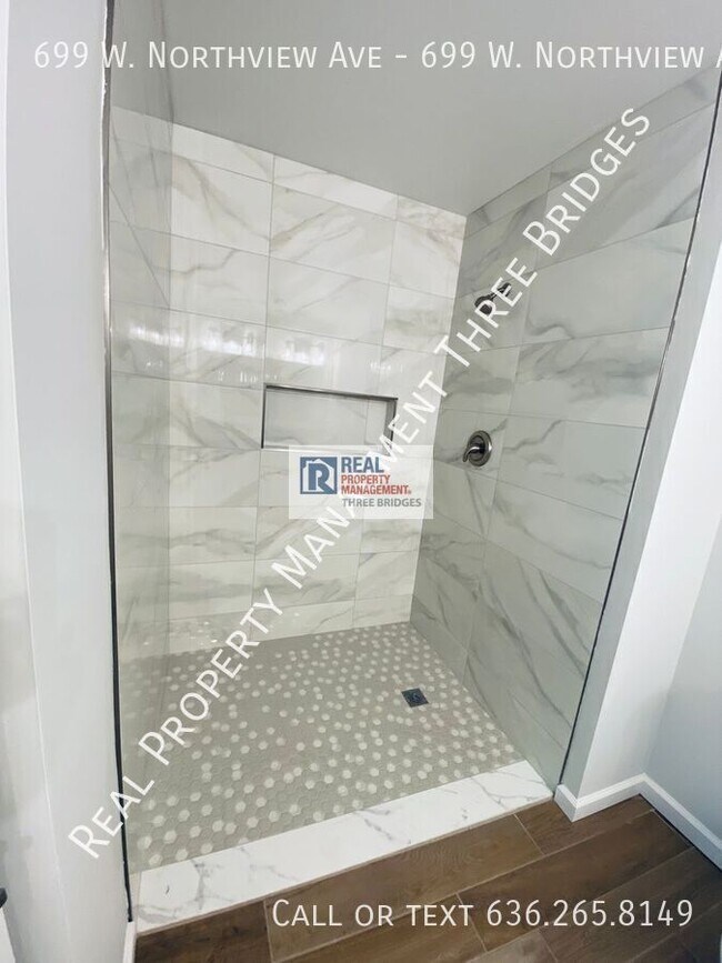 Building Photo - 699 W Northview Ave