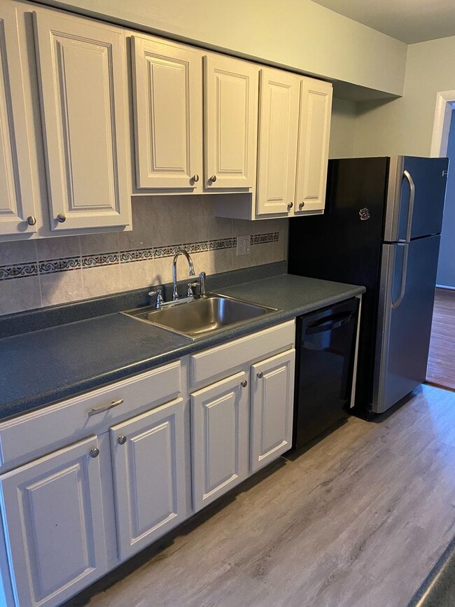 Building Photo - Townhome in Millersville