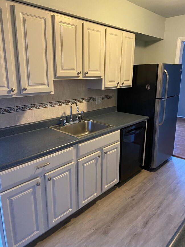 Building Photo - Townhome in Millersville