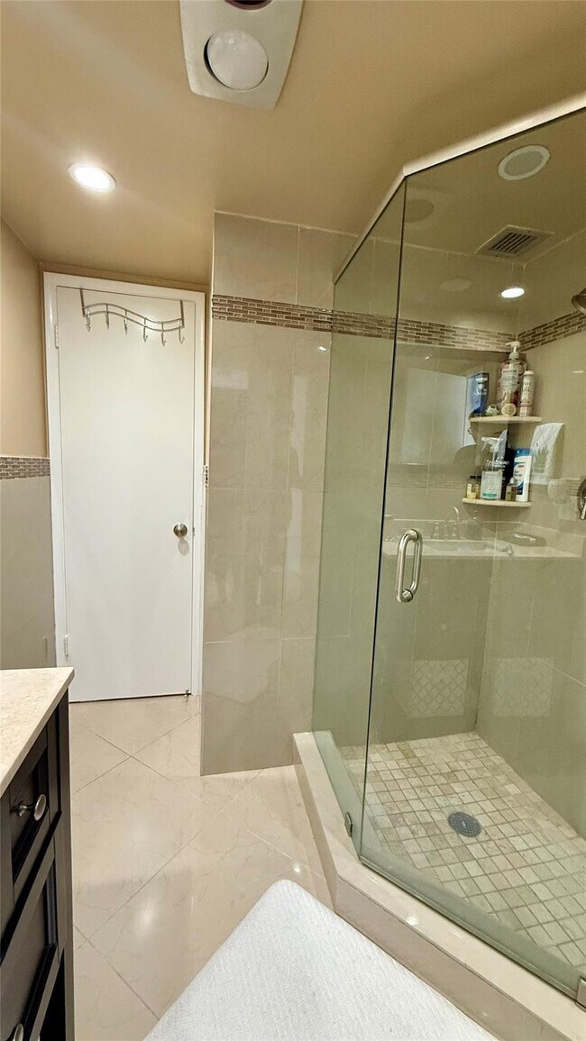 Building Photo - 1630 N Ocean Blvd