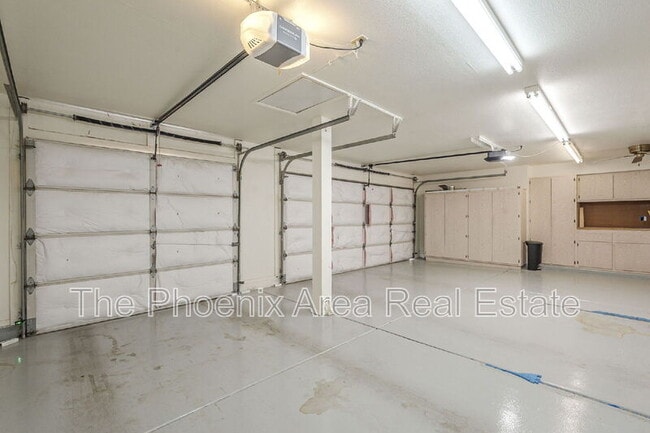 Building Photo - 3761 S Hawthorn Dr