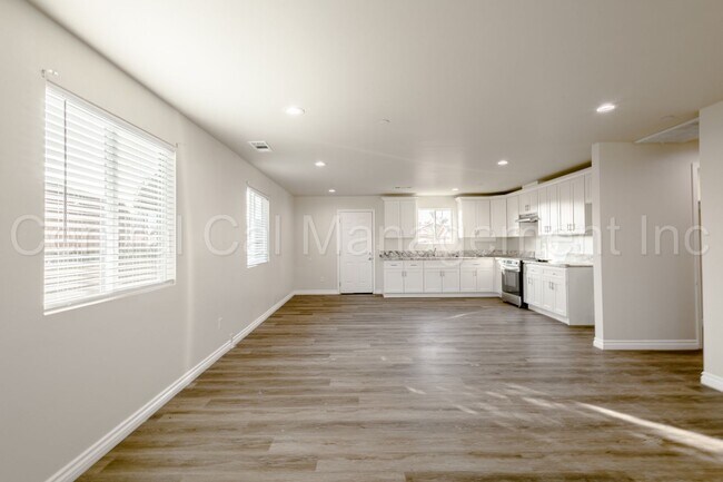 Building Photo - 541 Walker St