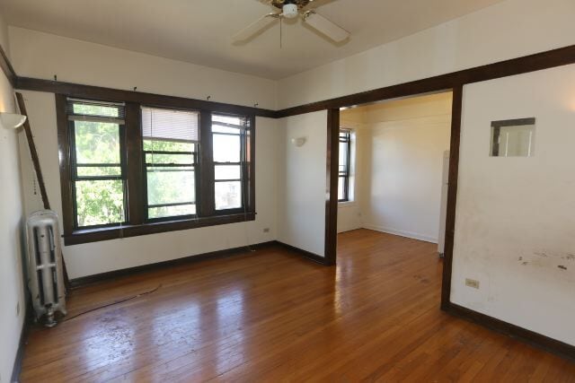Building Photo - 824 W Waveland Ave