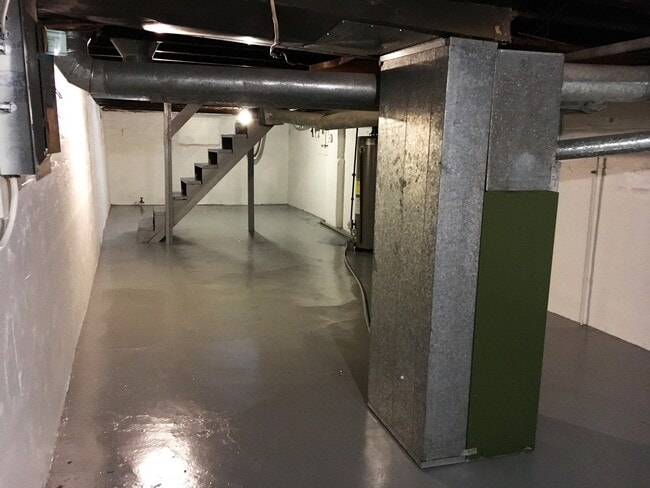 Building Photo - 431-433-433 E Tompkins St