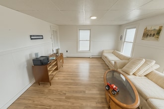 Building Photo - 66 School St