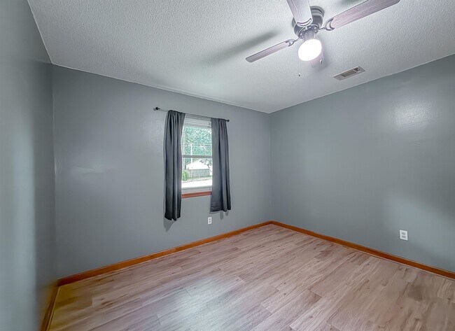 Building Photo - 776 Lupine Ln