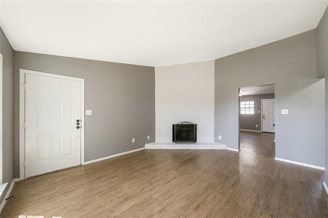 Building Photo - 4900 E Stassney Ln