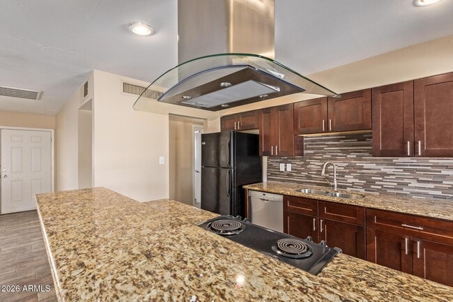 Building Photo - 312 E Hermosa Dr