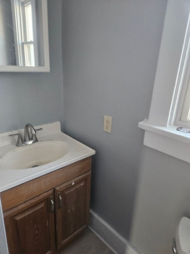 Building Photo - Three bedroom available for an immediate move in!