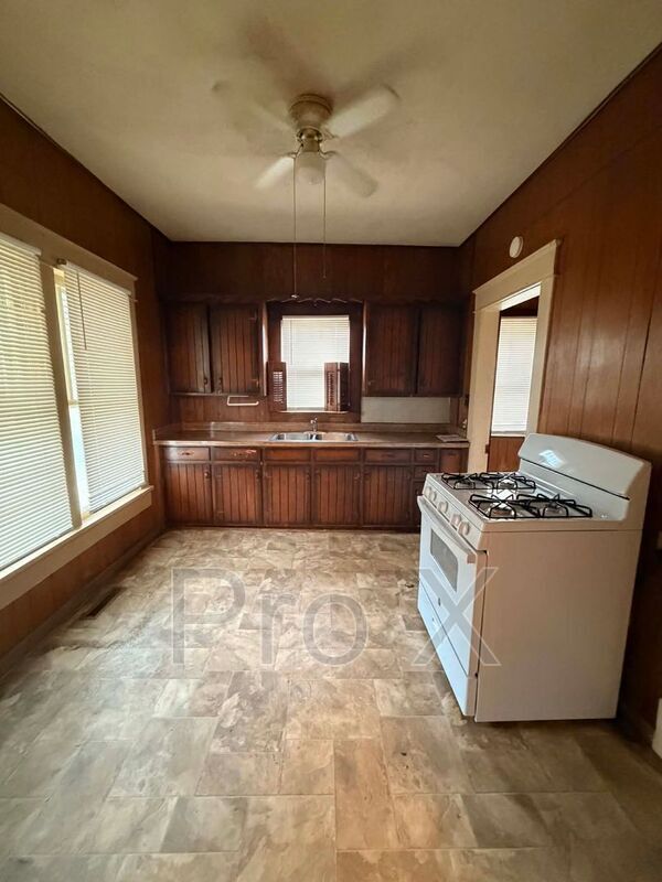 Building Photo - 232 S Patterson Ave