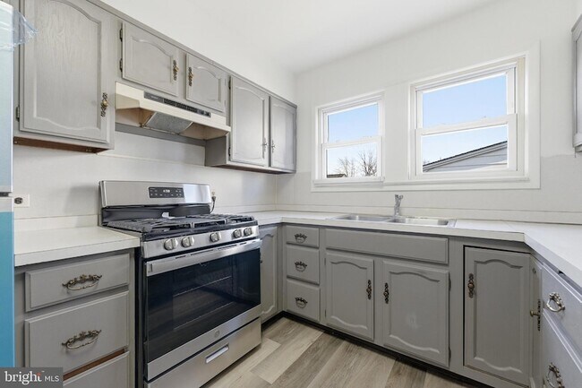 Building Photo - 140 Maddock Ave