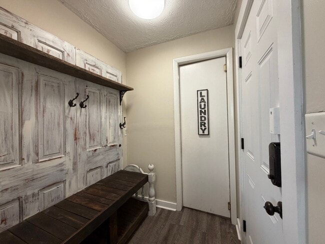 Building Photo - 2 bedroom/1 bath home in West Morristown