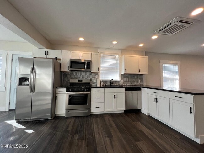 Building Photo - 618 Spokane St