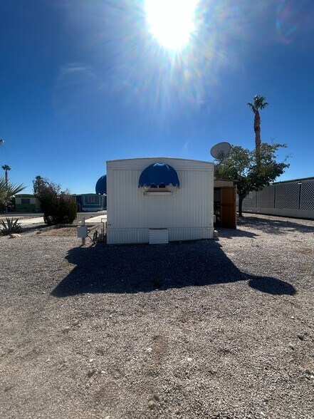 Building Photo - 3601 E Wyoming Ave