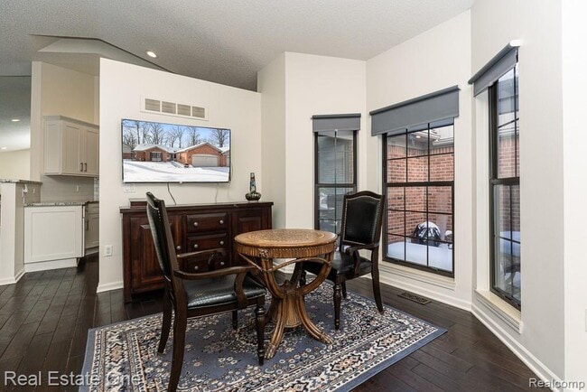 Building Photo - 7086 Danbrooke Ct