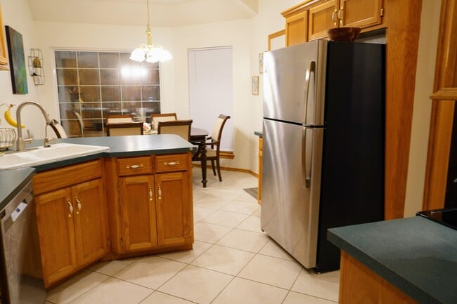 Building Photo - 417 Oakdale Dr