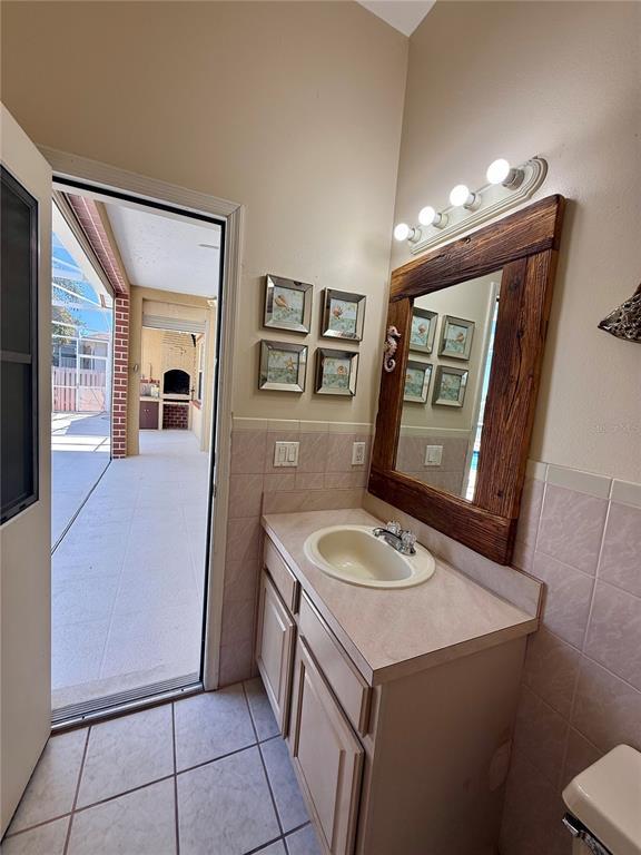 Building Photo - 2637 Shinoak Dr