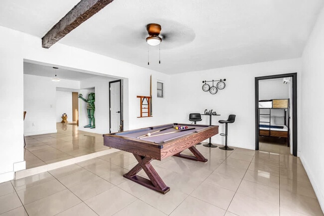 Building Photo - 18735 NE 18th Ave