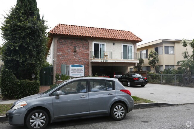 Building Photo - 3359 Mentone Ave