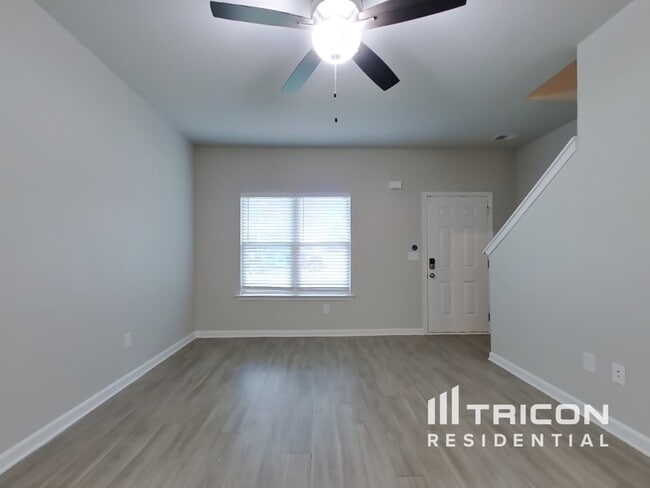 Building Photo - 52 Carriage Hls Dr SE