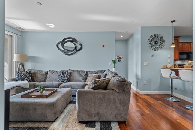 Building Photo - Battery