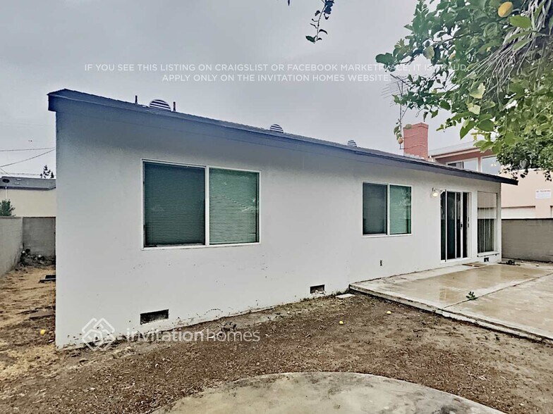 Building Photo - 10943 Kittridge St