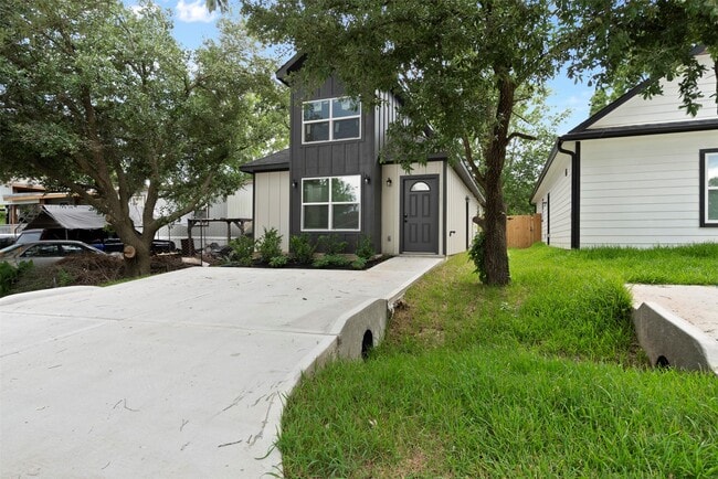 Building Photo - 11763 White Cedar St