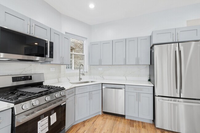 Building Photo - 4918 N Spaulding Ave